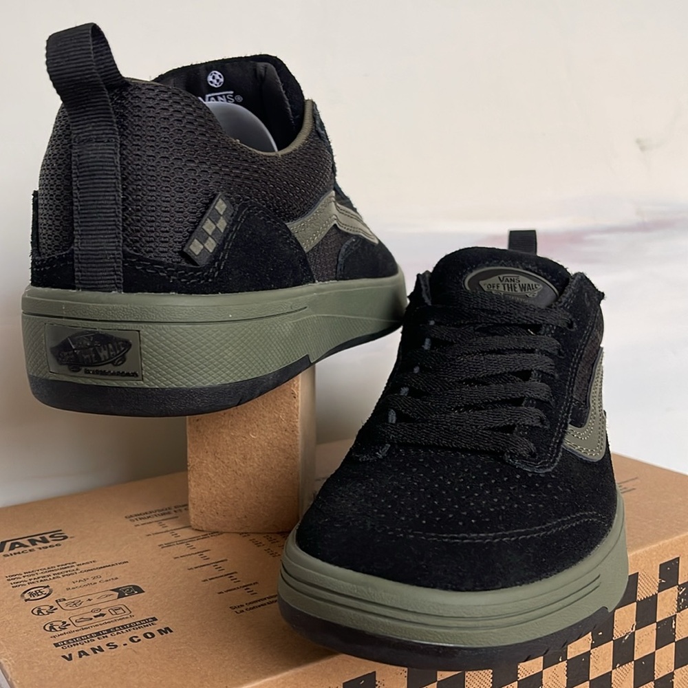 Vans WMNS Zahba
Fatigue/Black
VN0007QQFTB
SNEAKERS - Picture 10 of 16